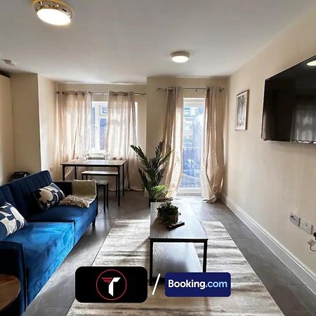 Stylish 2 Bedroom Flat By Tara Stays Short Lets & Serviced Accommodation Watford With Free Parking & Nearby Warner Studios Exterior foto