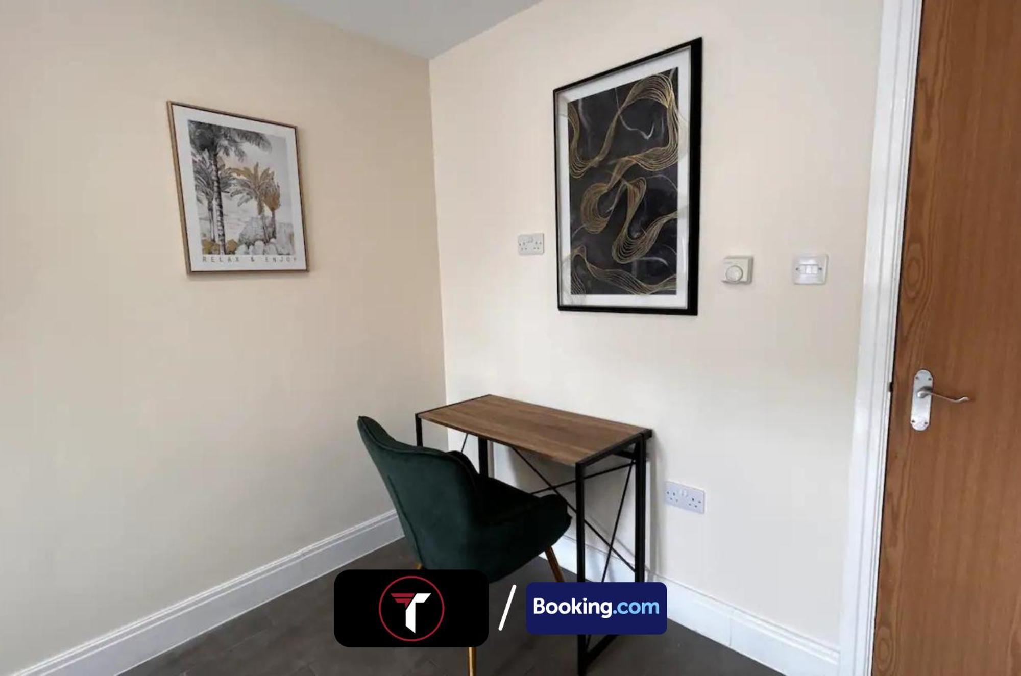Stylish 2 Bedroom Flat By Tara Stays Short Lets & Serviced Accommodation Watford With Free Parking & Nearby Warner Studios Exterior foto