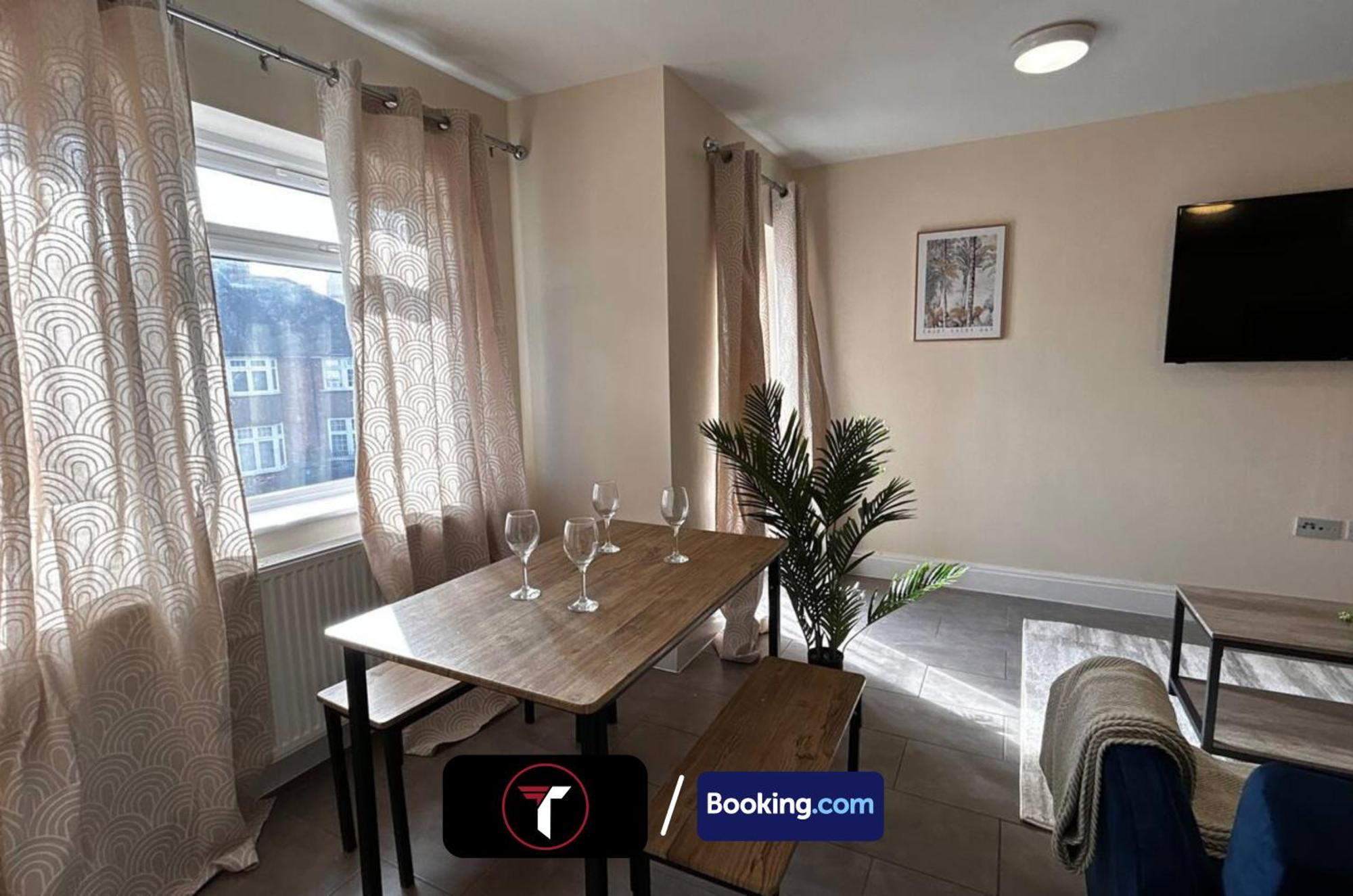 Stylish 2 Bedroom Flat By Tara Stays Short Lets & Serviced Accommodation Watford With Free Parking & Nearby Warner Studios Exterior foto