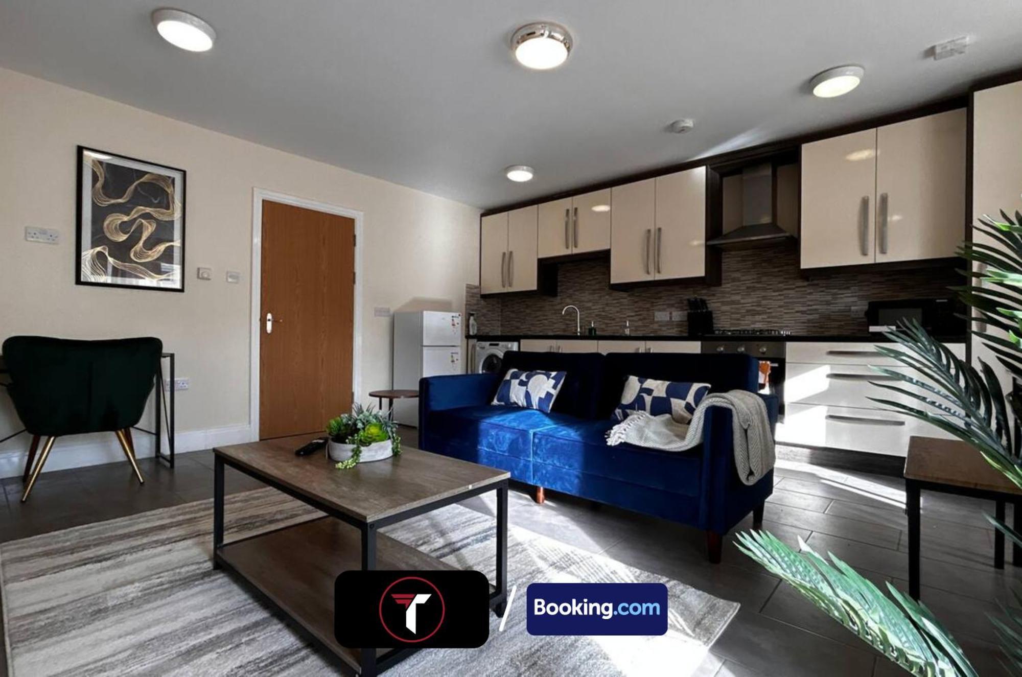 Stylish 2 Bedroom Flat By Tara Stays Short Lets & Serviced Accommodation Watford With Free Parking & Nearby Warner Studios Exterior foto