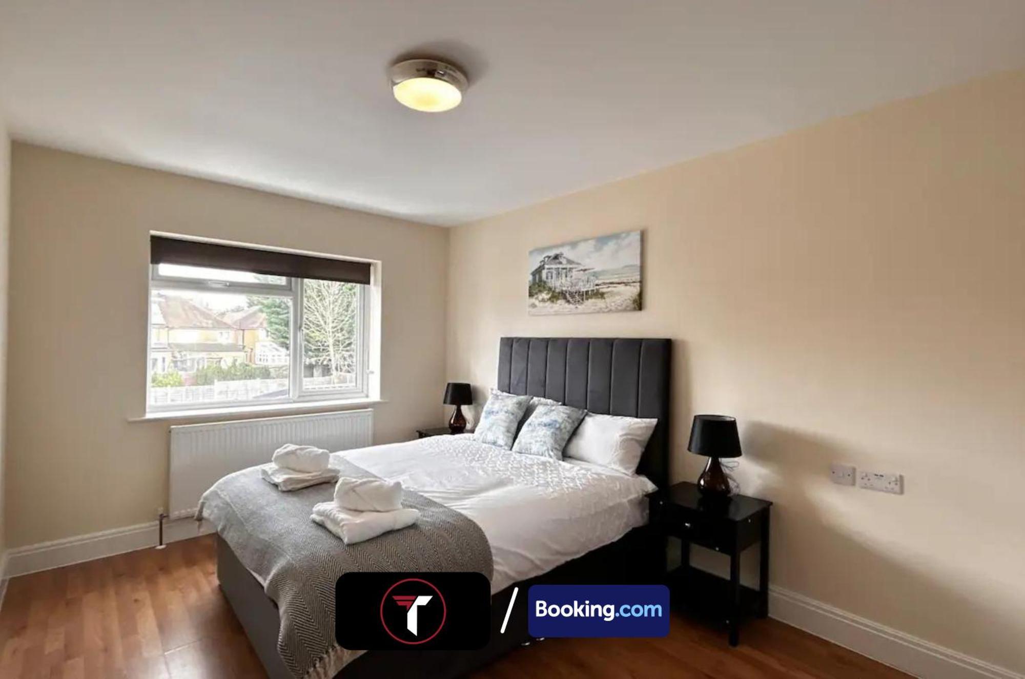Stylish 2 Bedroom Flat By Tara Stays Short Lets & Serviced Accommodation Watford With Free Parking & Nearby Warner Studios Exterior foto